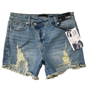 Kendall & Kylie NWT The Icon Jean Shorts Size 7/28 Denim Frayed Hem Distressed